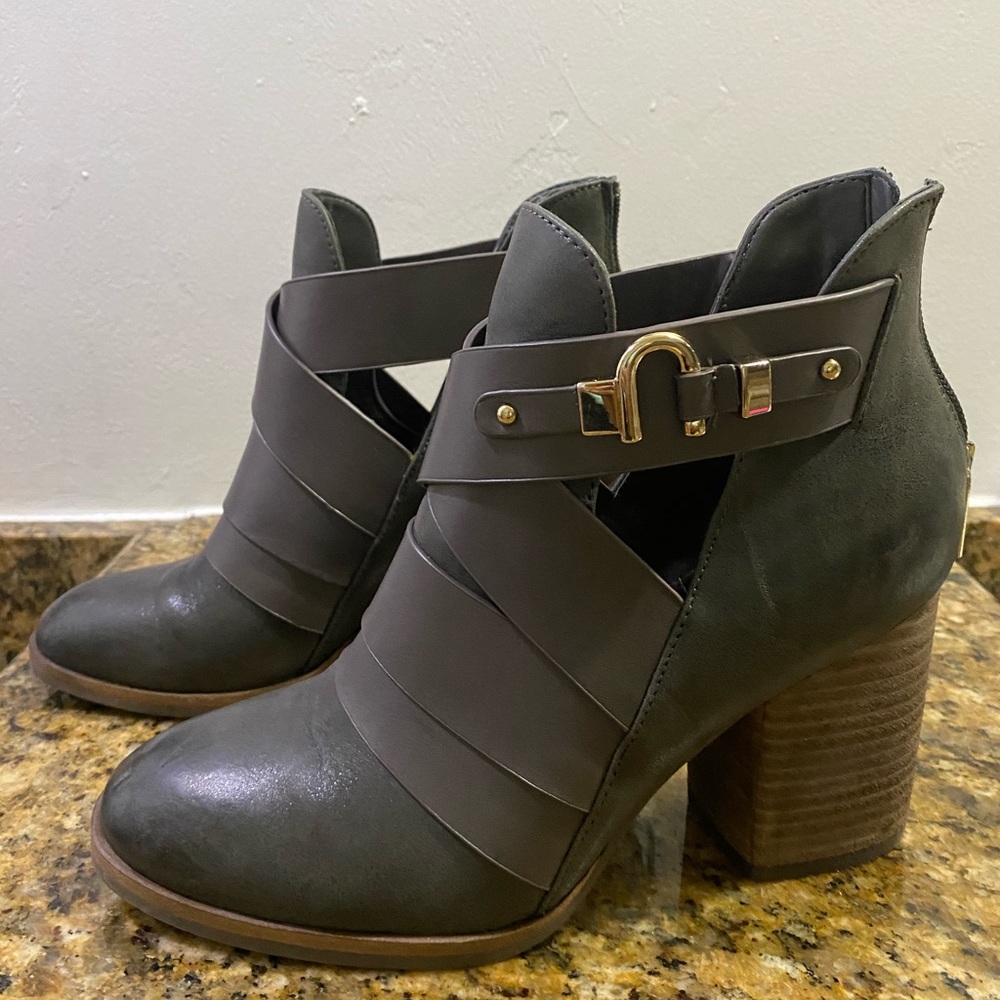 Isola Bootie Size 7 1/2